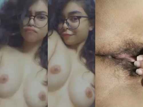 Uncutmasti Cute Woman Shows अपनी सेक्सी चूचिया और चुत Porn Desi MMS