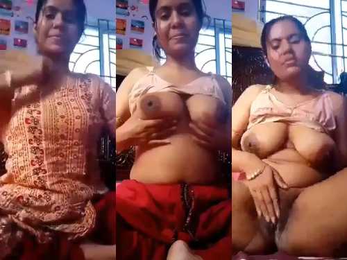 Hot Sexy Bhabhi ne posak utar ke chut main ungli kiya